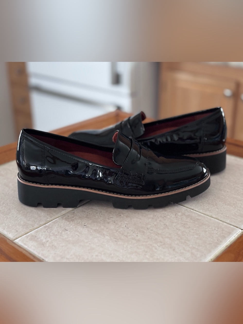 NWOB Vionic Cheryl Black Patent Leather Lug Sole Loafers Size 9 - Picture 8 of 12